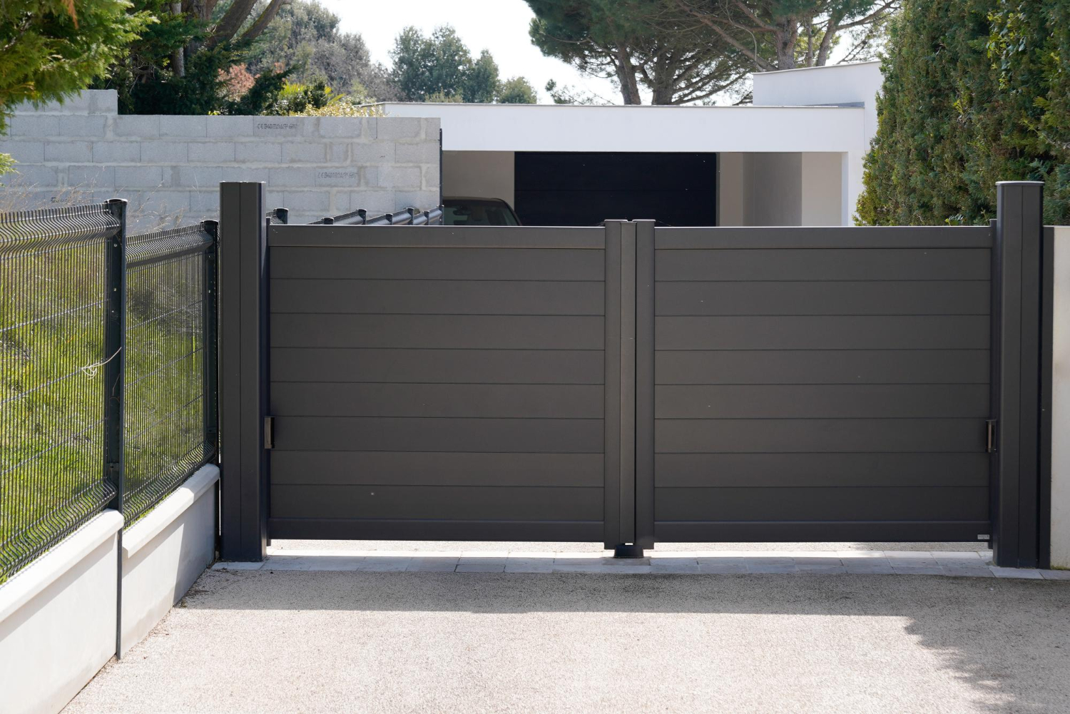 19256 | Advantages of an automatic driveway entrance | Aluglobusfence.com