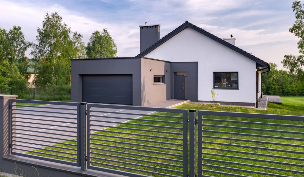 Multiple fence design ideas | Innovative Fencing Solutions for Modern Homes | Aluglobusfence.com
