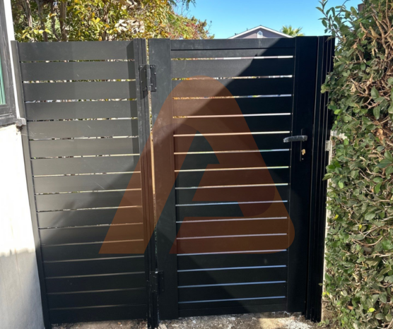 3 | Alu40 Universal DIY 4' x 6' Gate Kit BLACK (PAD GATE - NEW) | Aluglobusfence.com