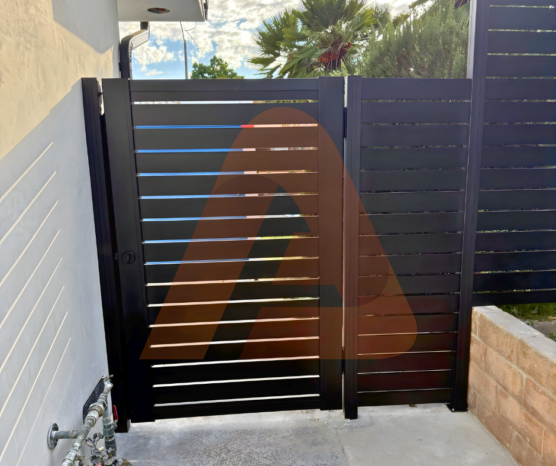 4 | Alu40 Universal DIY 4' x 6' Gate Kit BLACK (PAD GATE - NEW) | Aluglobusfence.com