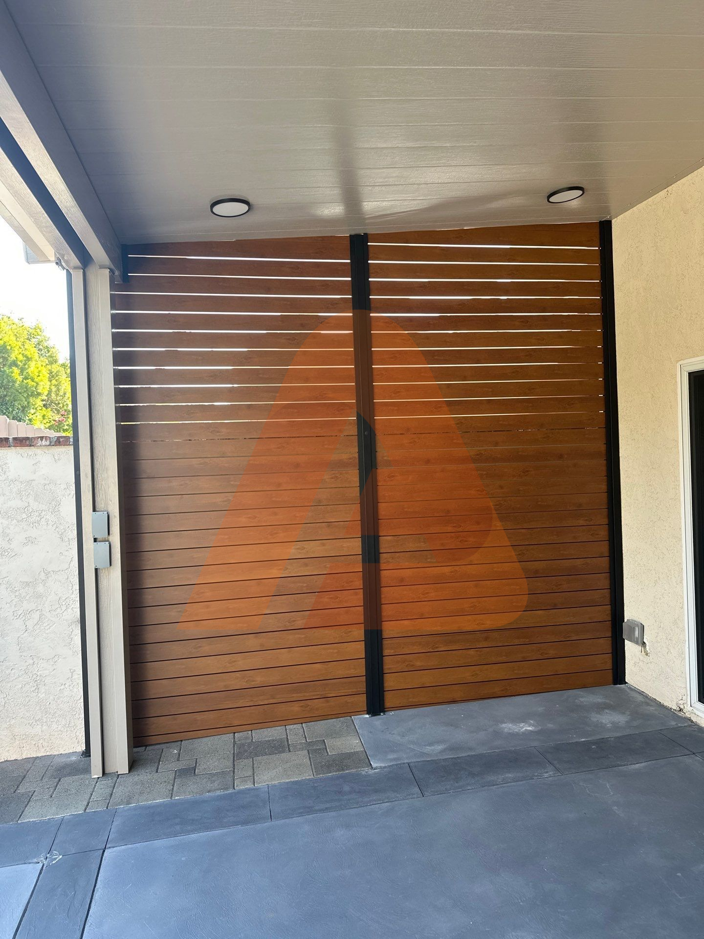 ALU40 woodgrain aluminum fence portfolio image 2