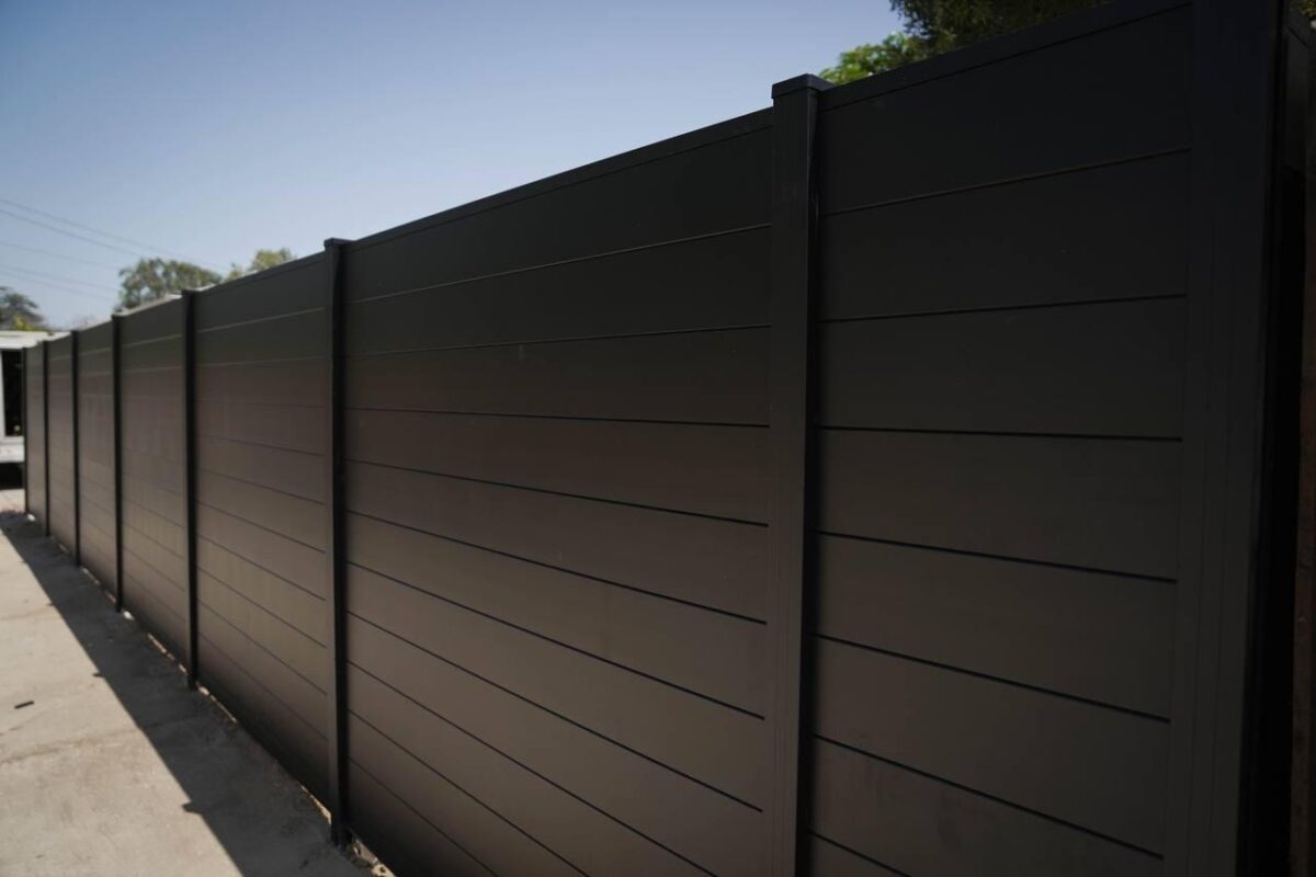 photo 2024 12 17 15.03.49 | Modern Horizontal Aluminum Fence Kit – ALU-50 T&G Black powder coated 6’3” Wide x 6’ Tall | Aluglobusfence.com