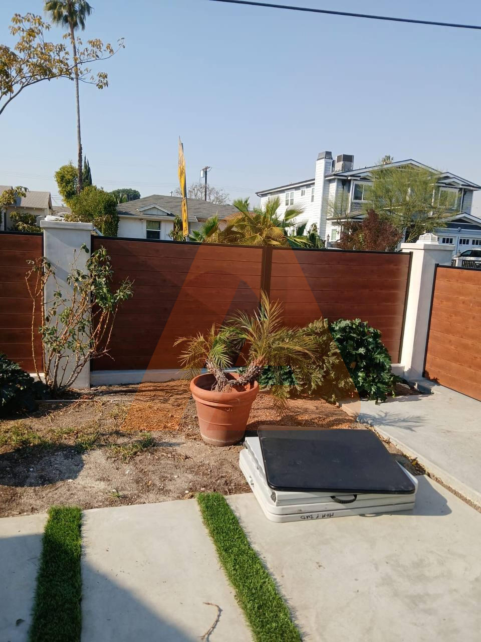 IMG 20250214 WA0019 (1) | H.D Alu60 6.3 Woodgrain SLAT Contractor Line 6' x 5' Fence Panel Frame | Aluglobusfence.com