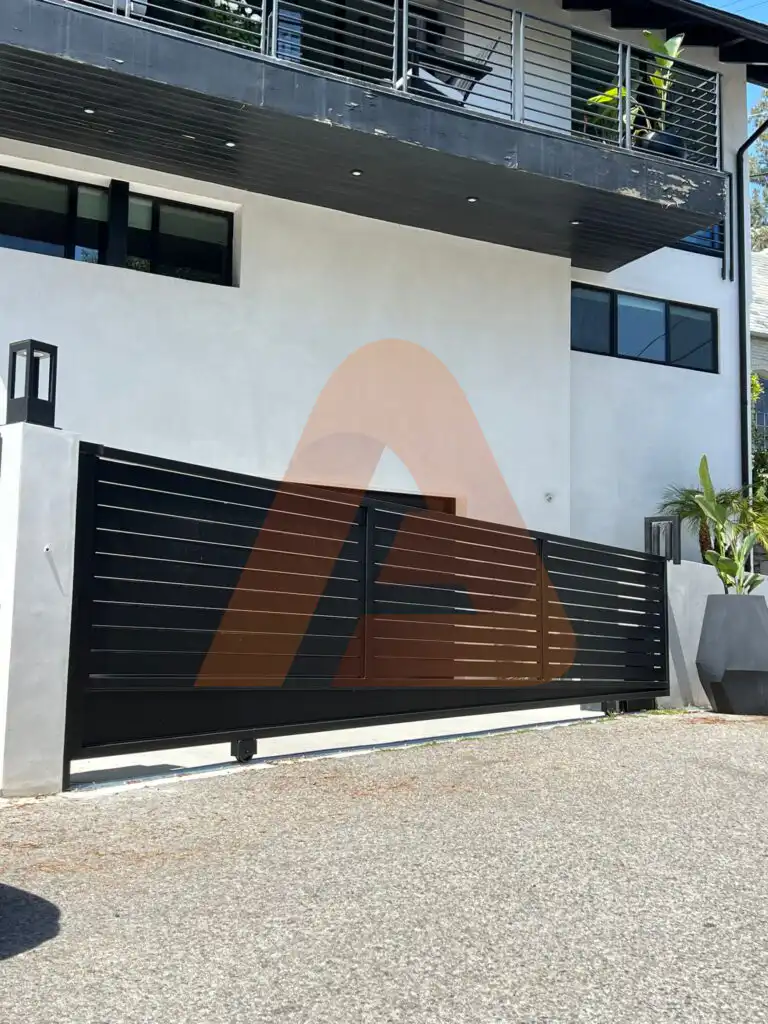 ALU 40 black slat driveway gate installed by Aluglobus Aluminum Systems
