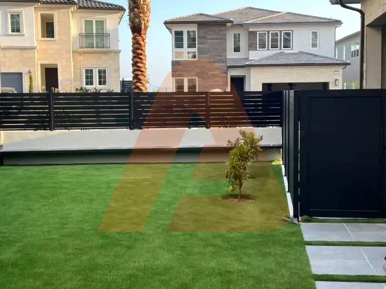 ALU 40 black slat fence installed by Aluglobus Aluminum Systems