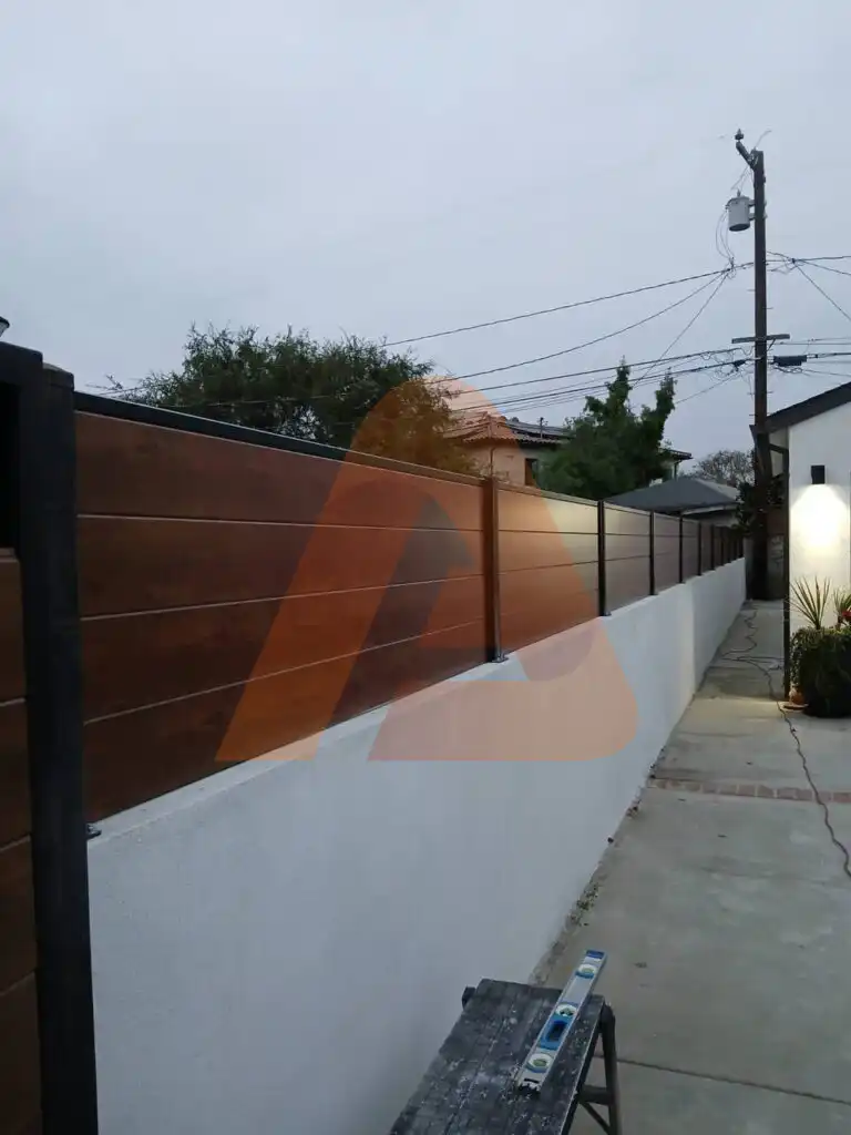 ALU 60 T&G wood grain fence installed by Aluglobus Aluminum Systems