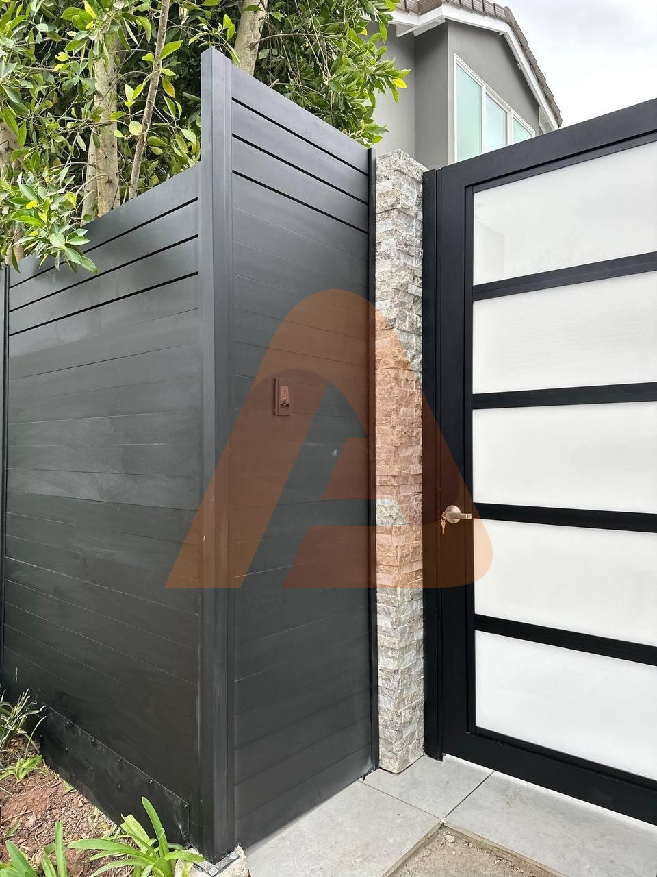 photo 2025 02 23 22.49.30 | Modern Plexiglass Alumium Pedestrian Gate – 4x6 & 6x6 | DIY & Heavy-Duty Kits | Aluglobusfence.com
