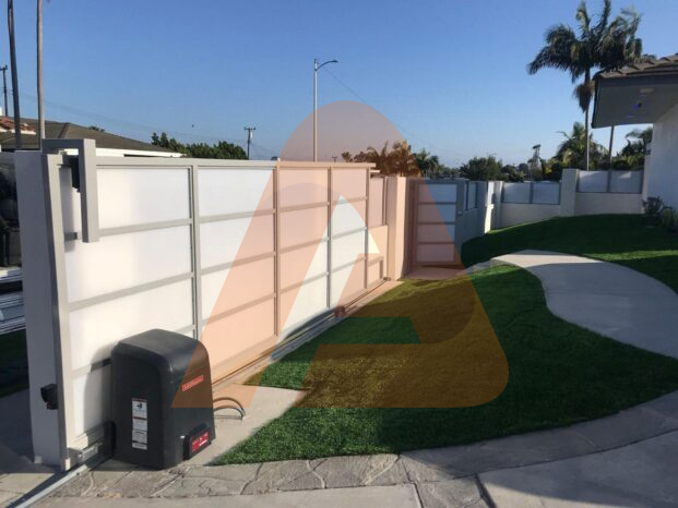 photo 2025 02 26 00.22.15 | 12x6 & 18x6 Plexiglas Sliding Gates – Modern Aluminum Frame for Secure Entry | Aluglobusfence.com