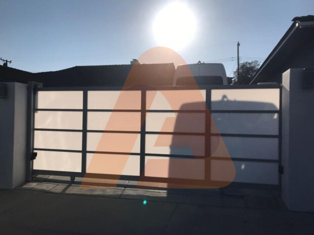 photo 2025 02 26 00.22.17 | 12x6 & 18x6 Plexiglas Sliding Gates – Modern Aluminum Frame for Secure Entry | Aluglobusfence.com
