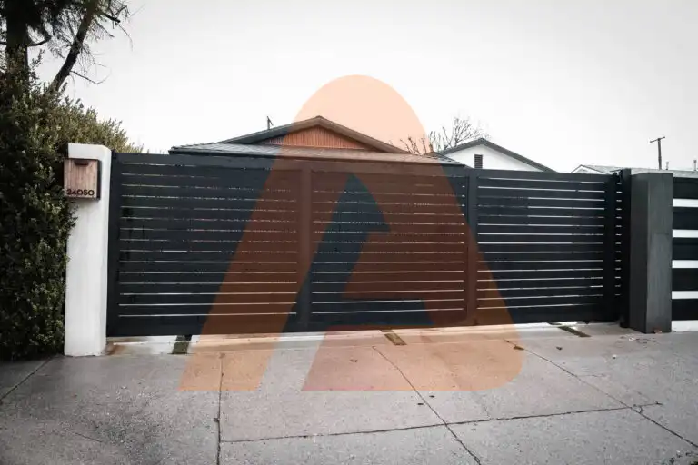 ALU 40 black slat driveway gate installed by Aluglobus Aluminum Systems