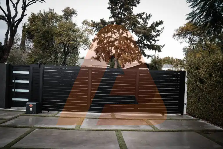 ALU 40 black slat driveway gate installed by Aluglobus Aluminum Systems