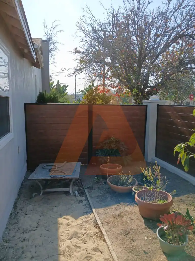 ALU 60 T&G wood grain fence installed by Aluglobus Aluminum Systems