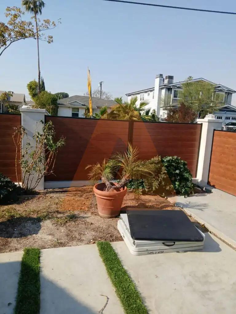 ALU 60 T&G wood grain fence installed by Aluglobus Aluminum Systems