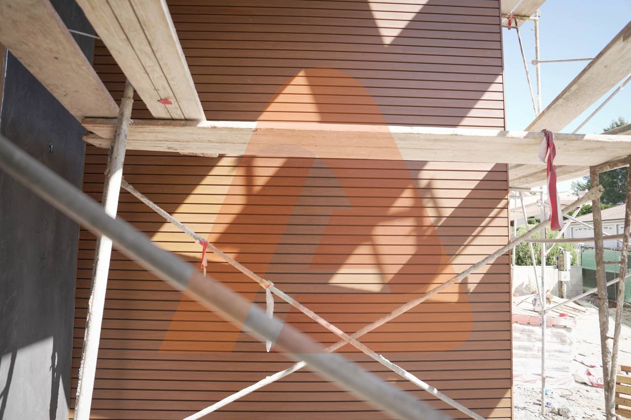 Maintenance cleaning of wall cladding near ocean