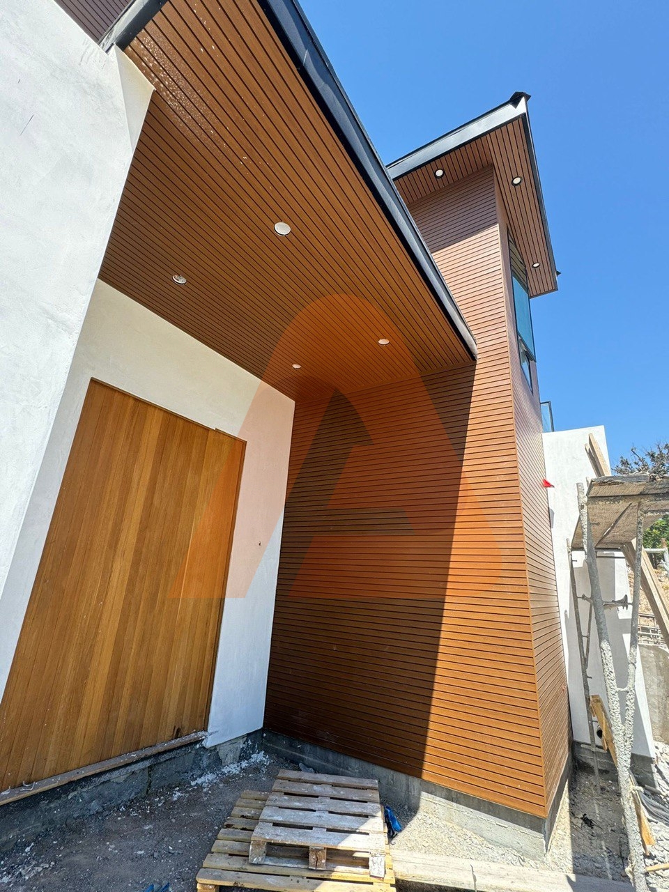 Wood-look aluminum finishes in different grains