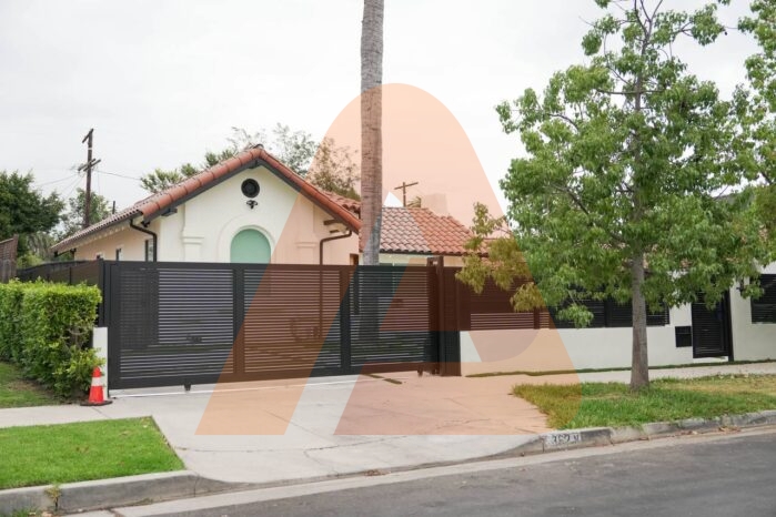 Neighborhood-Specific Styles for Custom Driveway Gates in Orange County