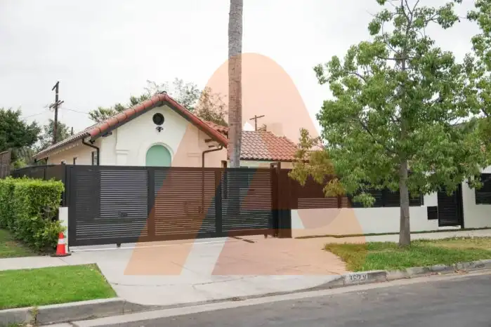Neighborhood-Specific Styles for Custom Driveway Gates in Orange County
