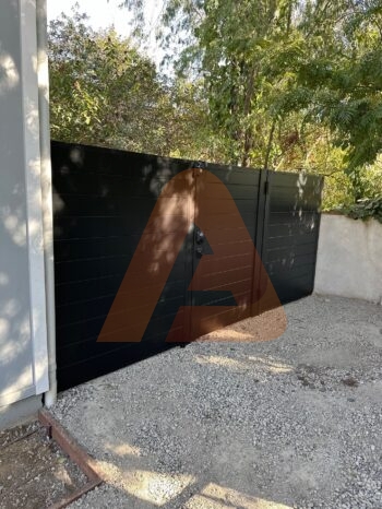Why Custom Driveway Gates Make Sense in Orange County