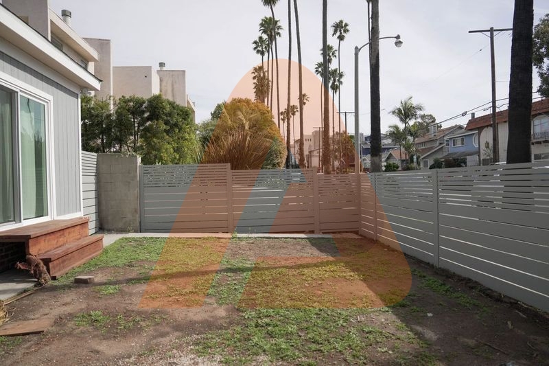 Modern Design Trends in Palmdale Fencing