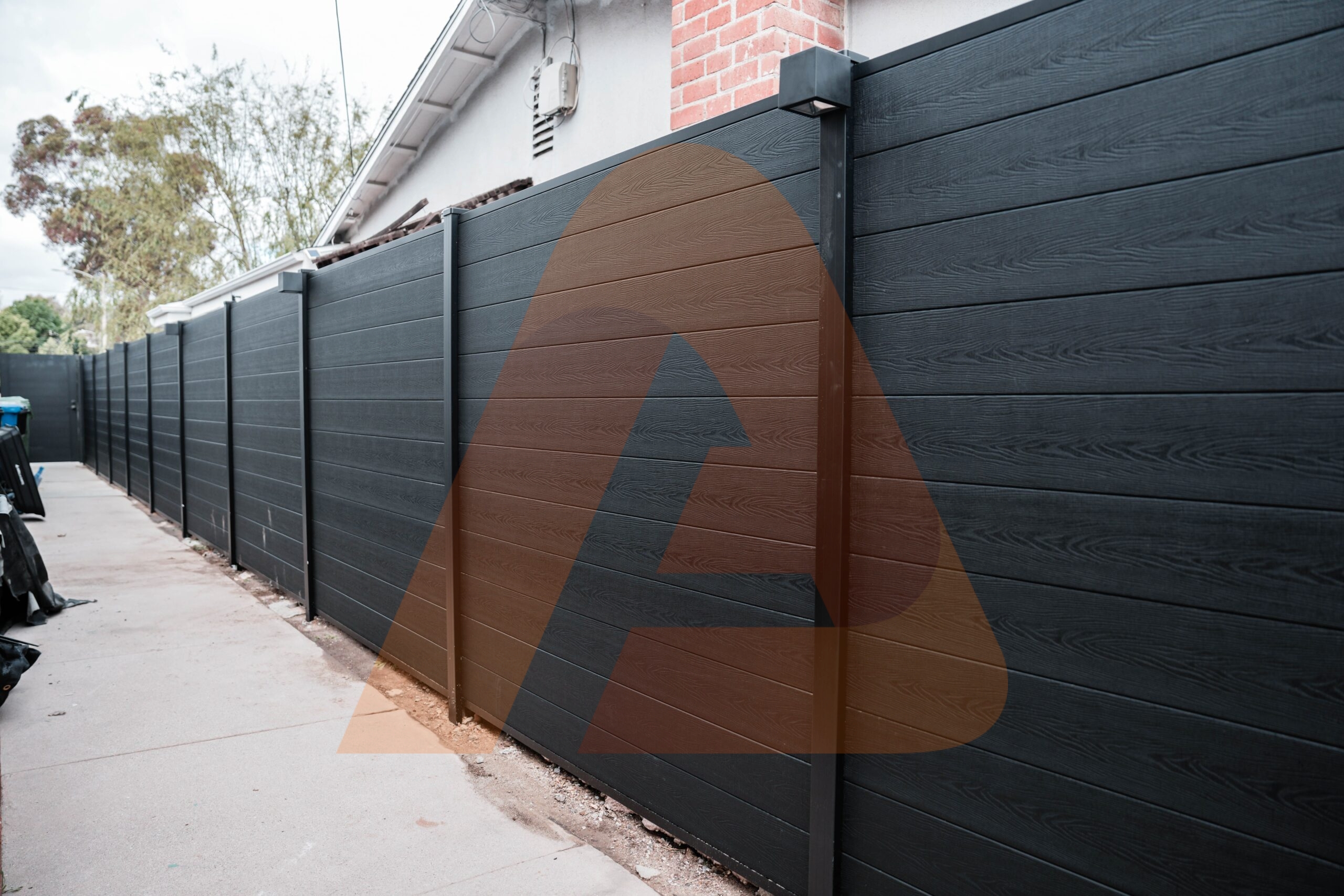 Modern Aluminum Fence Designs Perfect for Woodland Hills Homes