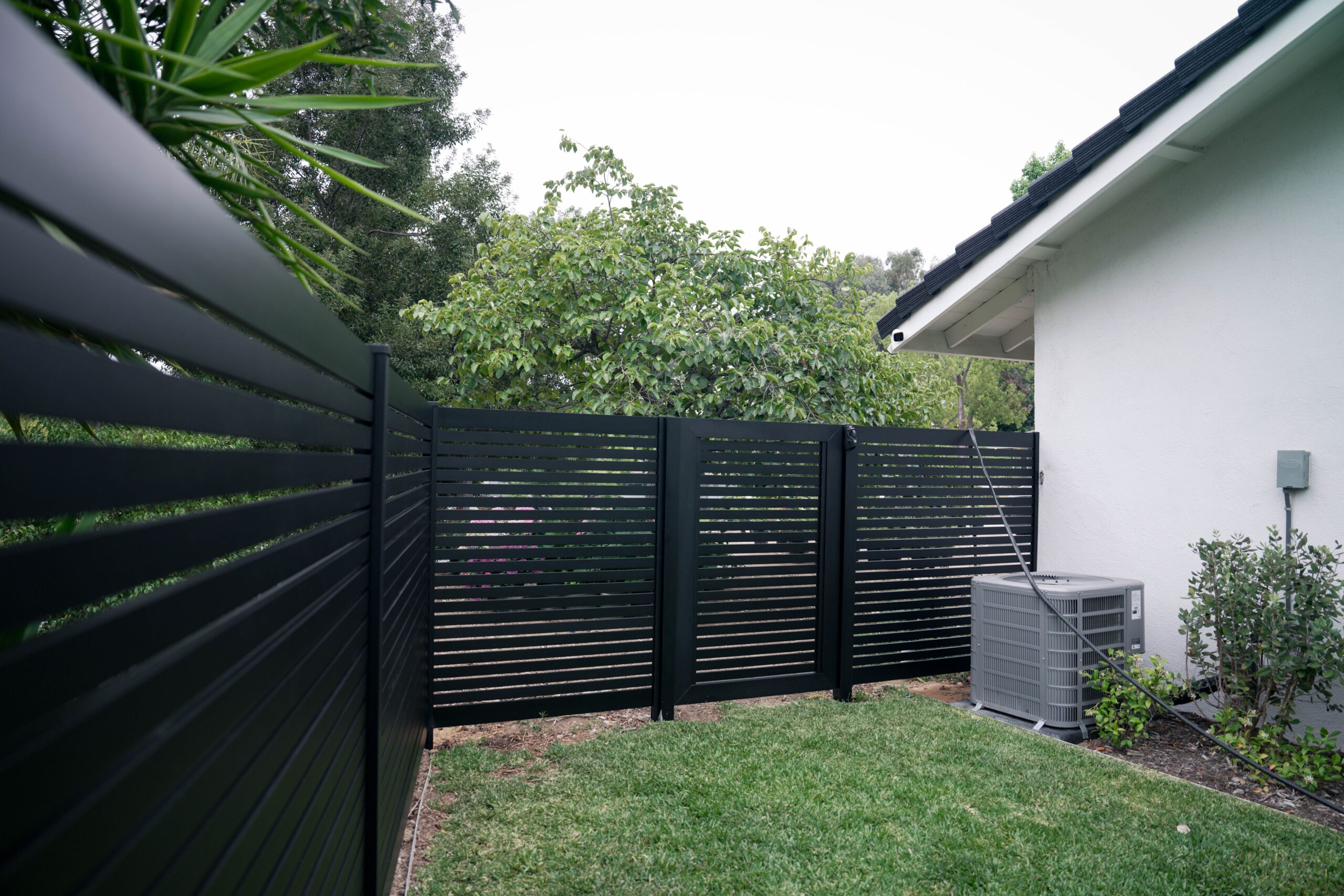 00a0hdzY scaled | Alu Cladding Clad100 – Woodgrain RED OAK (Aluminum Cladding Panel) | Aluglobusfence.com