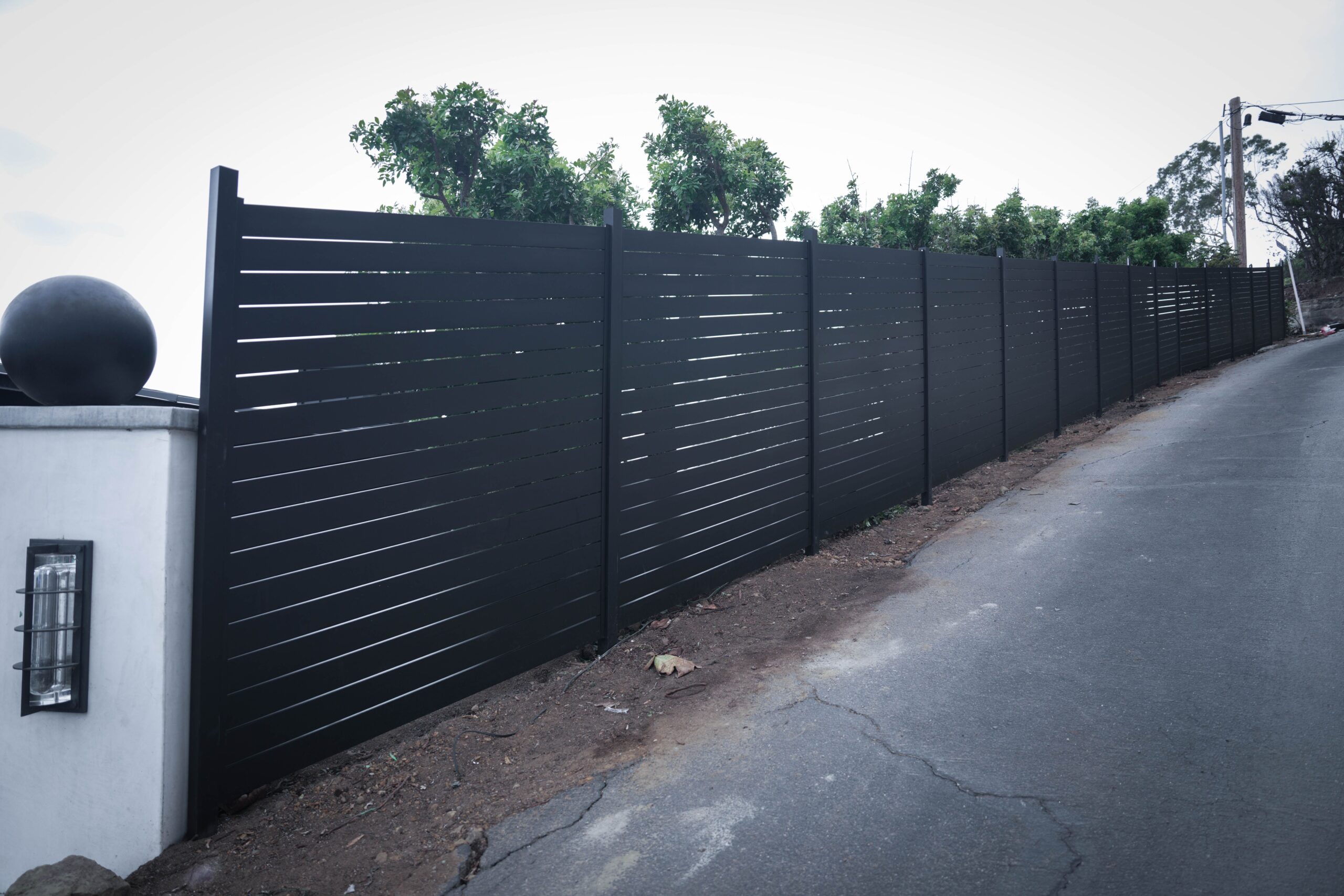 O4Owj9AU 1 scaled | Aluminum Gate Kit Alu40 SLAT Contractor Line 12' x 6' Double Swing BLACK | Aluglobusfence.com
