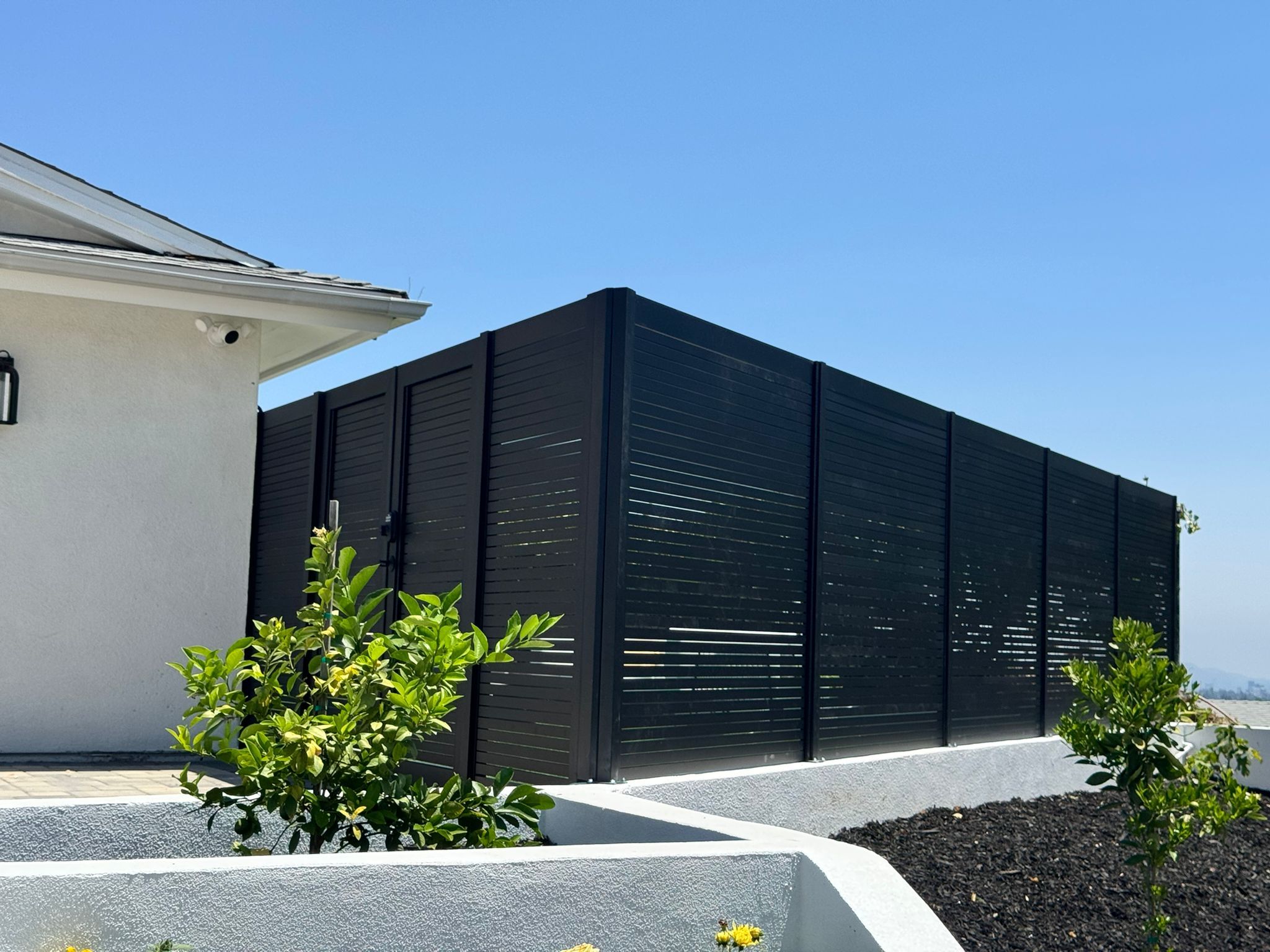 TSq6z3AA | Aluminum Gate Kit Alu20 SLAT Contractor Line 4' x 6' Horizontal 1/2 GAP | Aluglobusfence.com