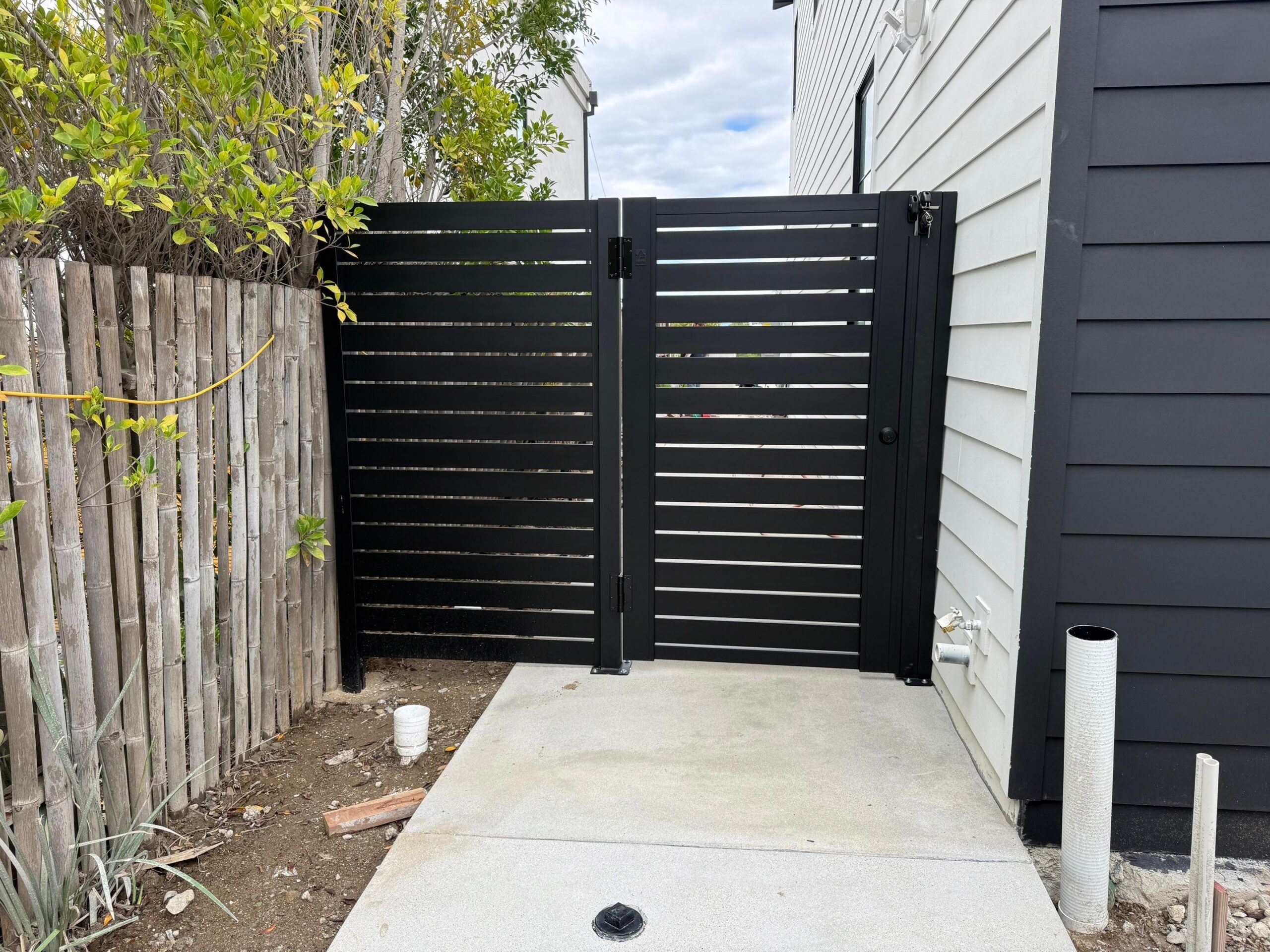 b70bbf58 fe8e 4069 ad0d d90dcb364985 scaled | Aluminum Gate Kit Alu40 SLAT Contractor Line 12' x 6' Double Swing BLACK | Aluglobusfence.com