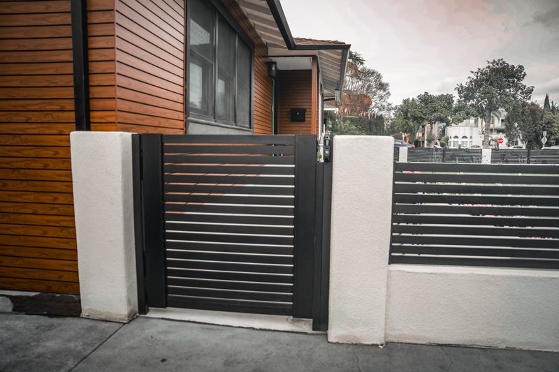 cXQ7 kE8 1 | Alu Cladding Clad100 – Woodgrain RED OAK (Aluminum Cladding Panel) | Aluglobusfence.com