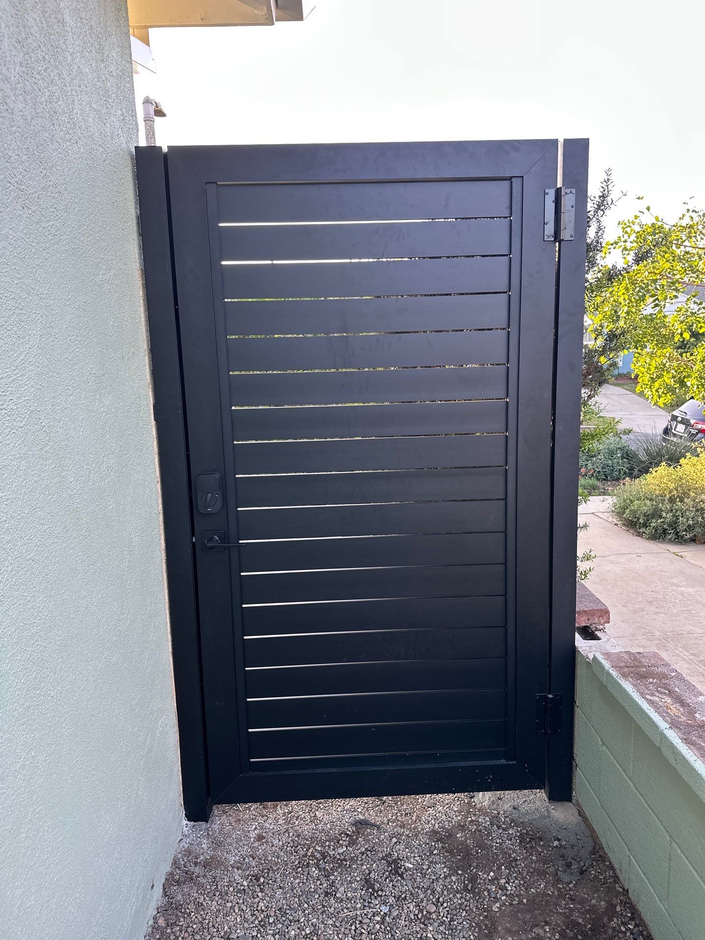 d98e4d31 e187 4a54 84a1 83d32e8427d7 | Aluminum Gate Kit Alu40 SLAT Contractor Line 12' x 6' Double Swing BLACK | Aluglobusfence.com