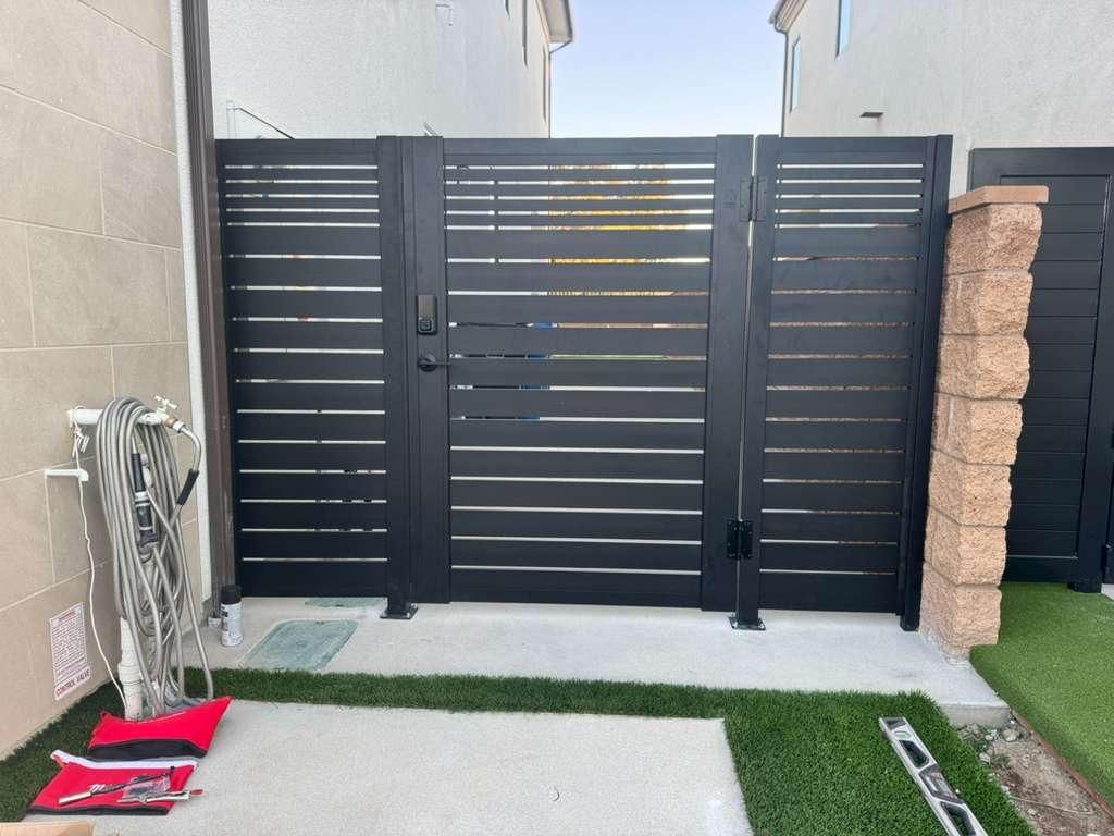 jiXr3Ej0 | Aluminum Gate Kit Alu40 SLAT Contractor Line 12' x 6' Double Swing BLACK | Aluglobusfence.com