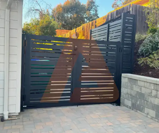 ALU 20 black slat driveway gate installed by Aluglobus Aluminum Systems