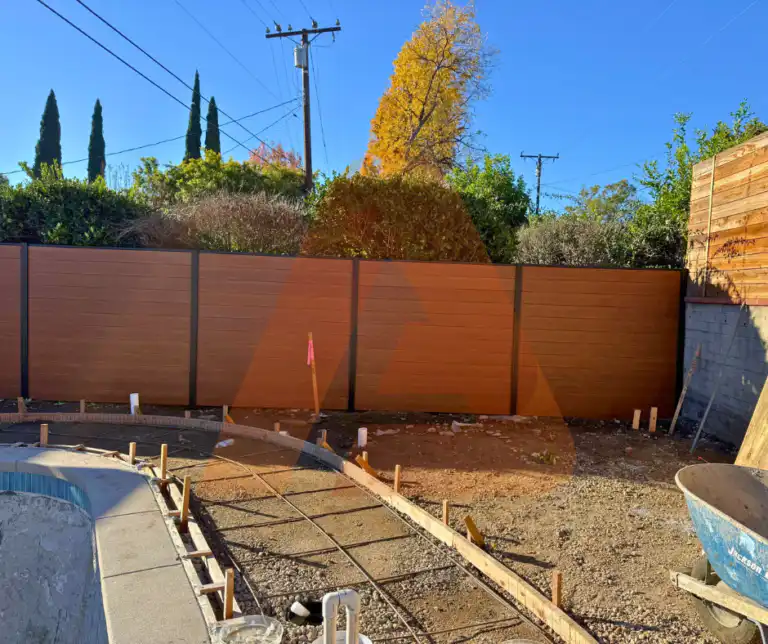 ALU 40 wood grain slat fence installed by Aluglobus Aluminum Systems