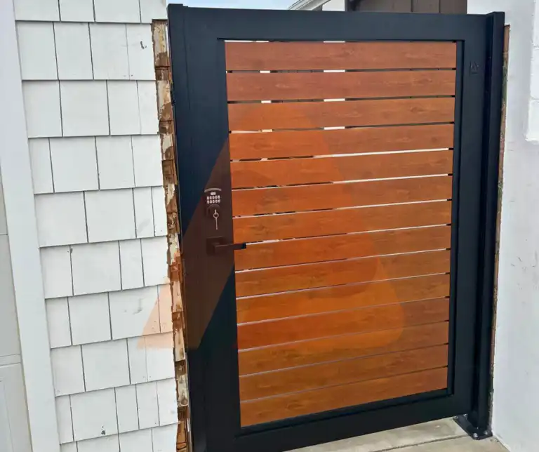 ALU 40 wood grain slat pedestrian gate installed by Aluglobus Aluminum Systems