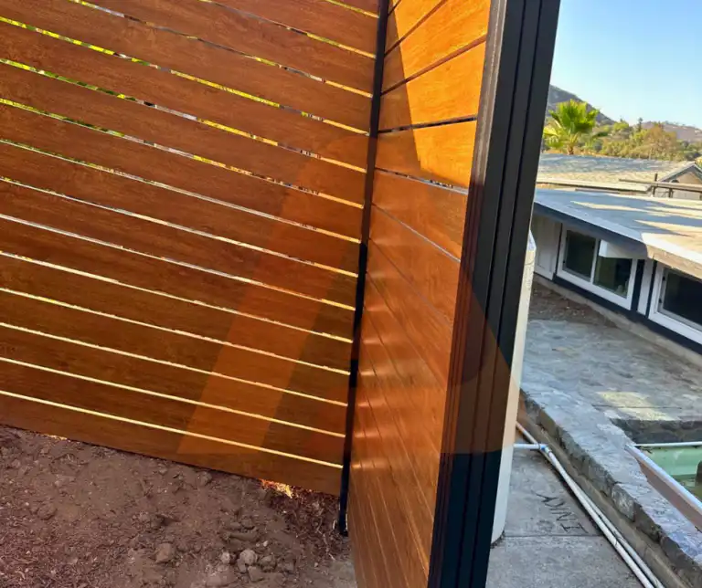 ALU 40 wood grain slat fence installed by Aluglobus Aluminum Systems