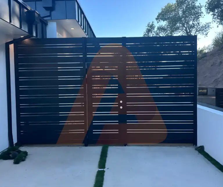ALU 20 black slat driveway gate installed by Aluglobus Aluminum Systems