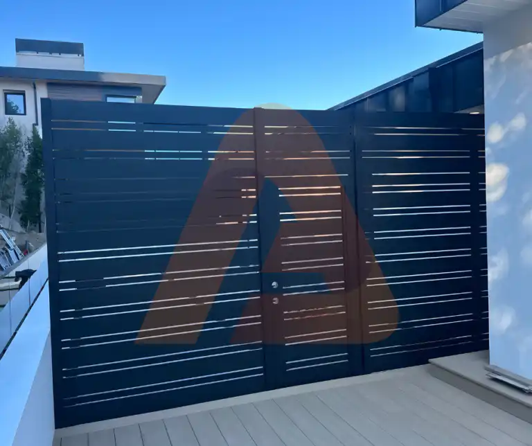 ALU 20 black slat driveway gate installed by Aluglobus Aluminum Systems
