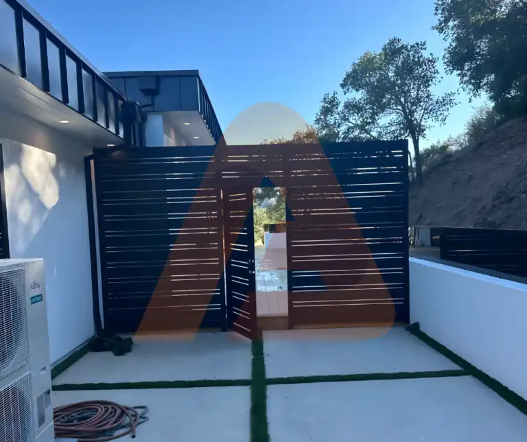 ALU 20 black slat driveway gate installed by Aluglobus Aluminum Systems