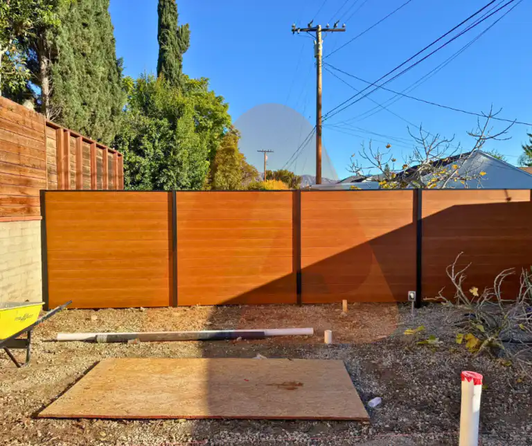 ALU 40 wood grain slat fence installed by Aluglobus Aluminum Systems