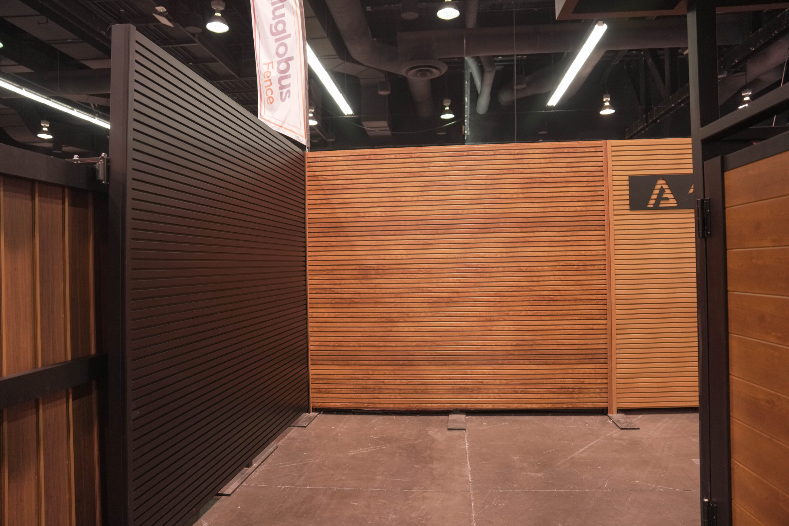 DSC07115 1 scaled | Alu Cladding Clad120 – Woodgrain Red Oak (Aluminum Cladding Panel) | Aluglobusfence.com