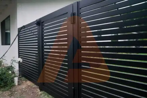 ALU 20 black slat fence installed by Aluglobus Aluminum Systems