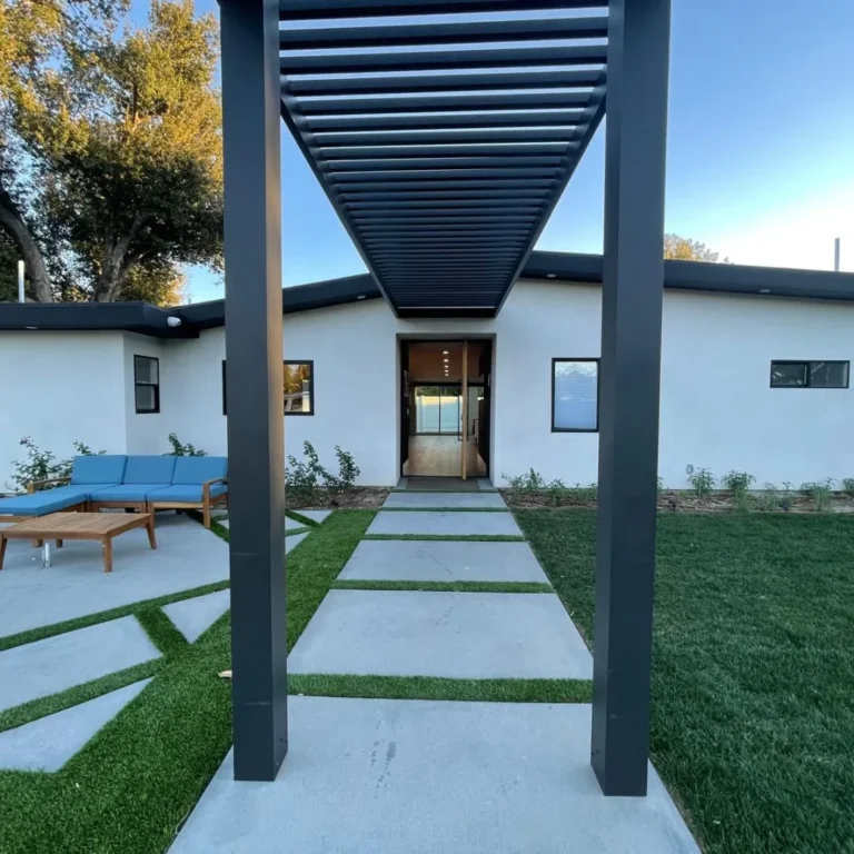 Aluminum slat roof patio cover installed by Aluglobus Aluminum Systems