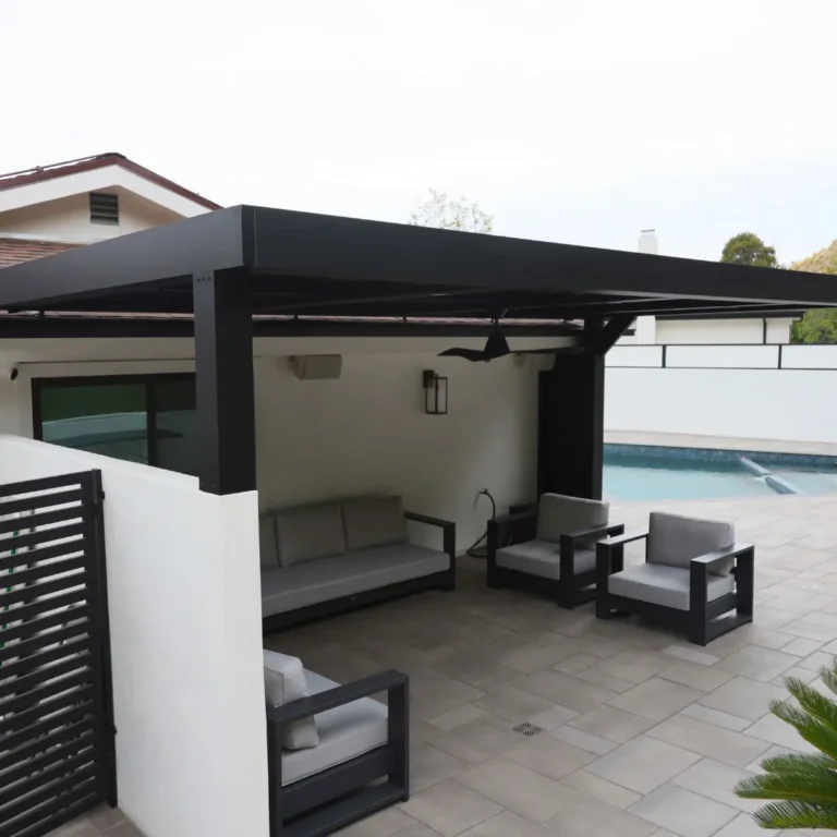 Automatic louvered patio cover installed by Aluglobus Aluminum Systems