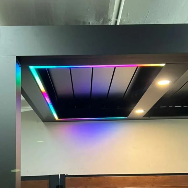 Automatic louvered patio cover installed by Aluglobus Aluminum Systems