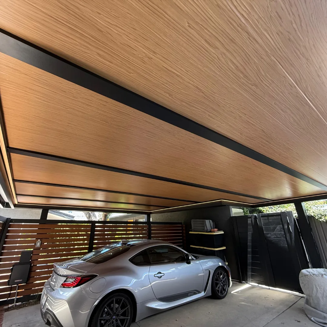 Insulated roof patio cover installed by Aluglobus Aluminum Systems