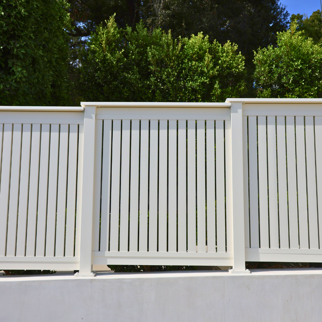 Outdoor aluminum railing with architectural proportions
