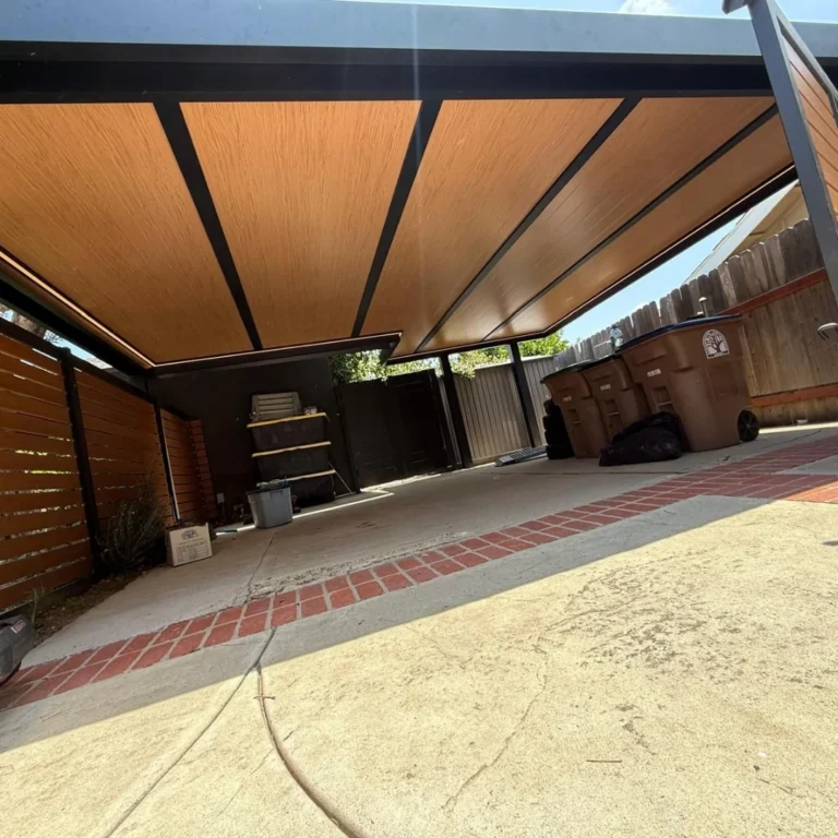 Insulated roof patio cover installed by Aluglobus Aluminum Systems