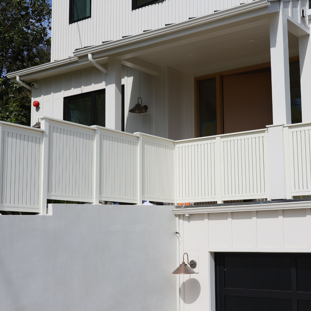 Aluminum railing for exterior landings and elevated edges