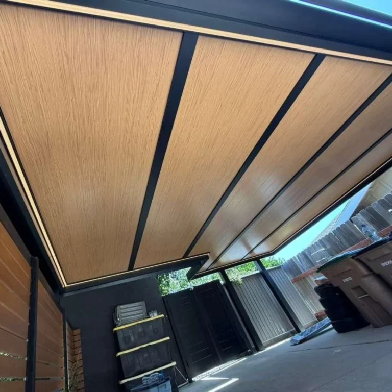 Insulated roof patio cover installed by Aluglobus Aluminum Systems