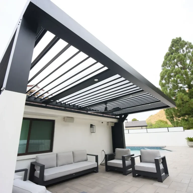 Automatic louvered patio cover installed by Aluglobus Aluminum Systems
